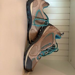Columbia hiking shoes for women